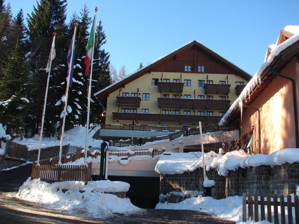 Nevesole Folgarida Resort Aparthotel Exterior photo