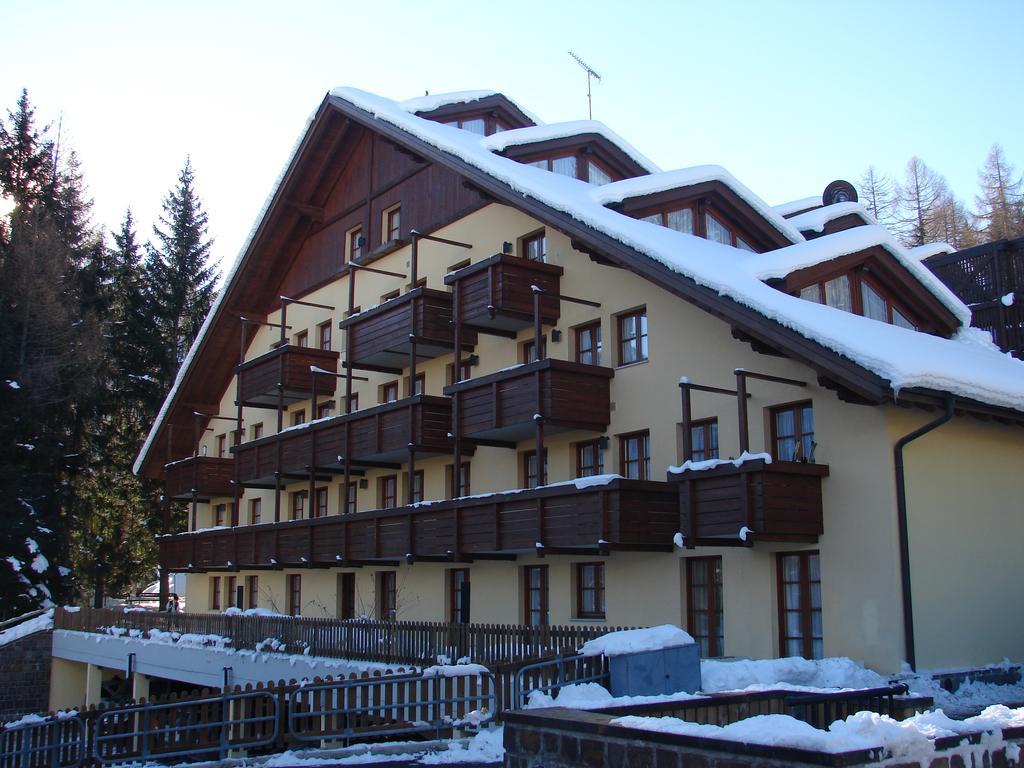 Nevesole Folgarida Resort Aparthotel Exterior photo