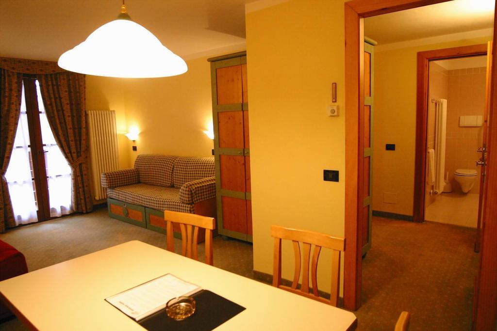 Nevesole Folgarida Resort Aparthotel Room photo